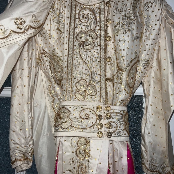 Stunning East Indian embroidered dress with scarf/shawl - Picture 4 of 7